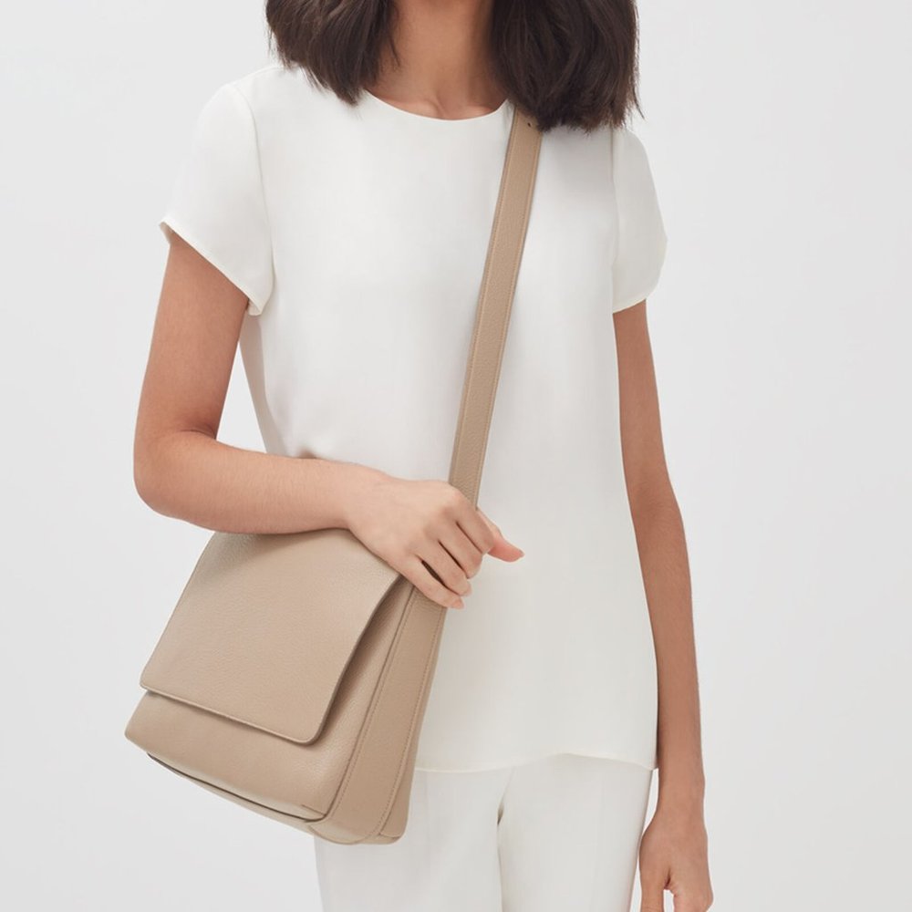 Cuyana Messenger Bag 13-inch in Pebbled Stone